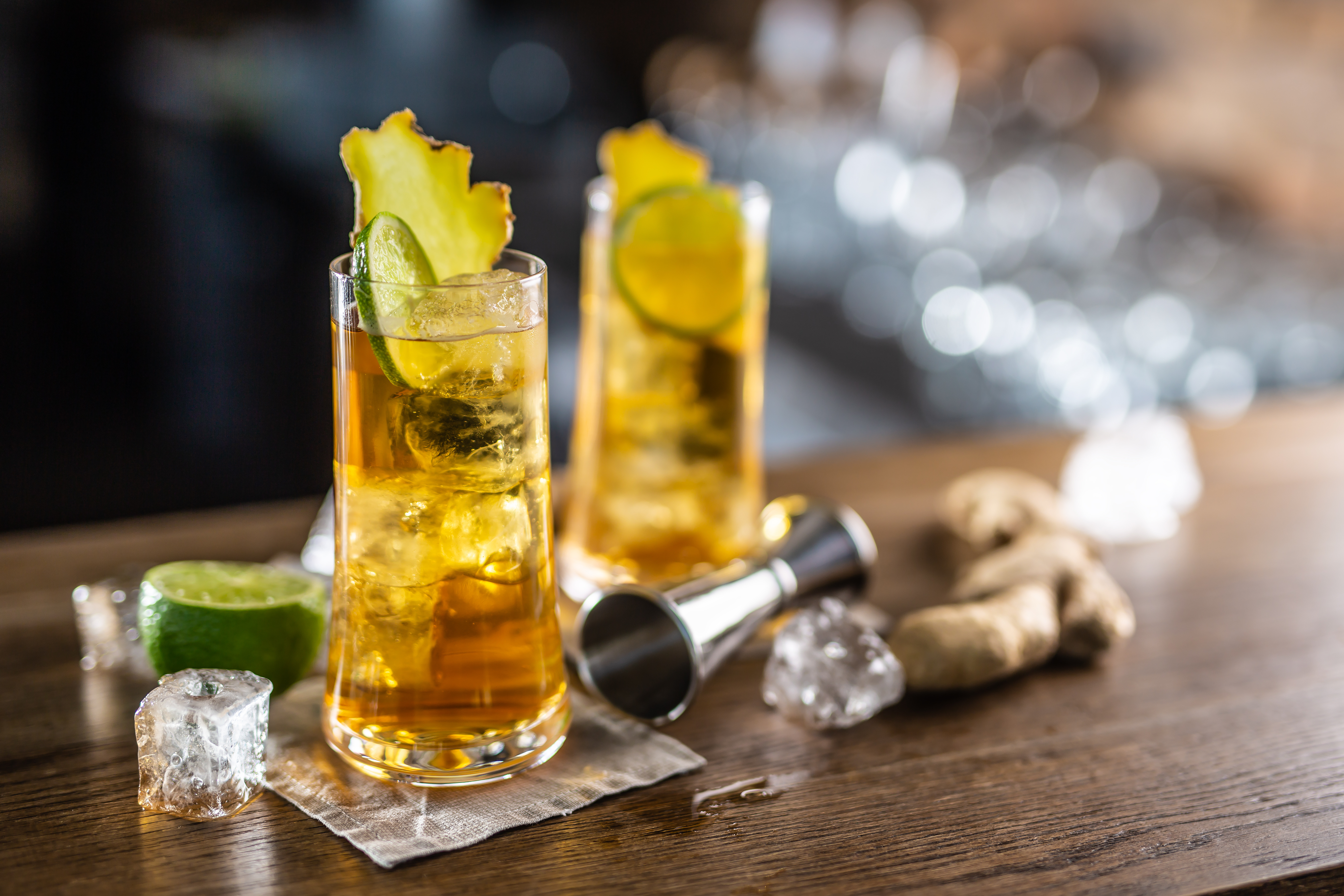 Gembersiroop in een cocktail