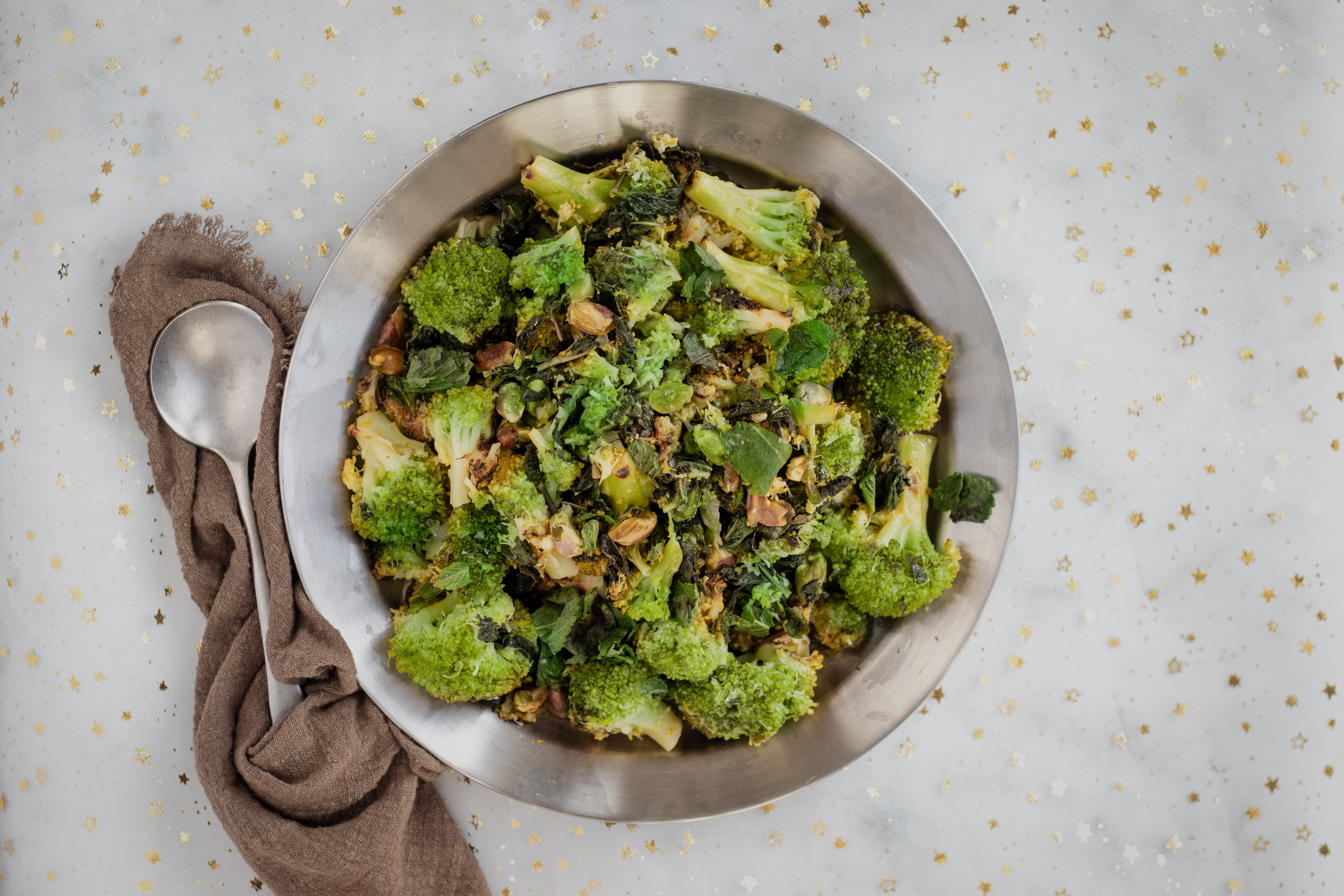 Gegrilde broccoli | Groente bijgerecht met pistachedressing