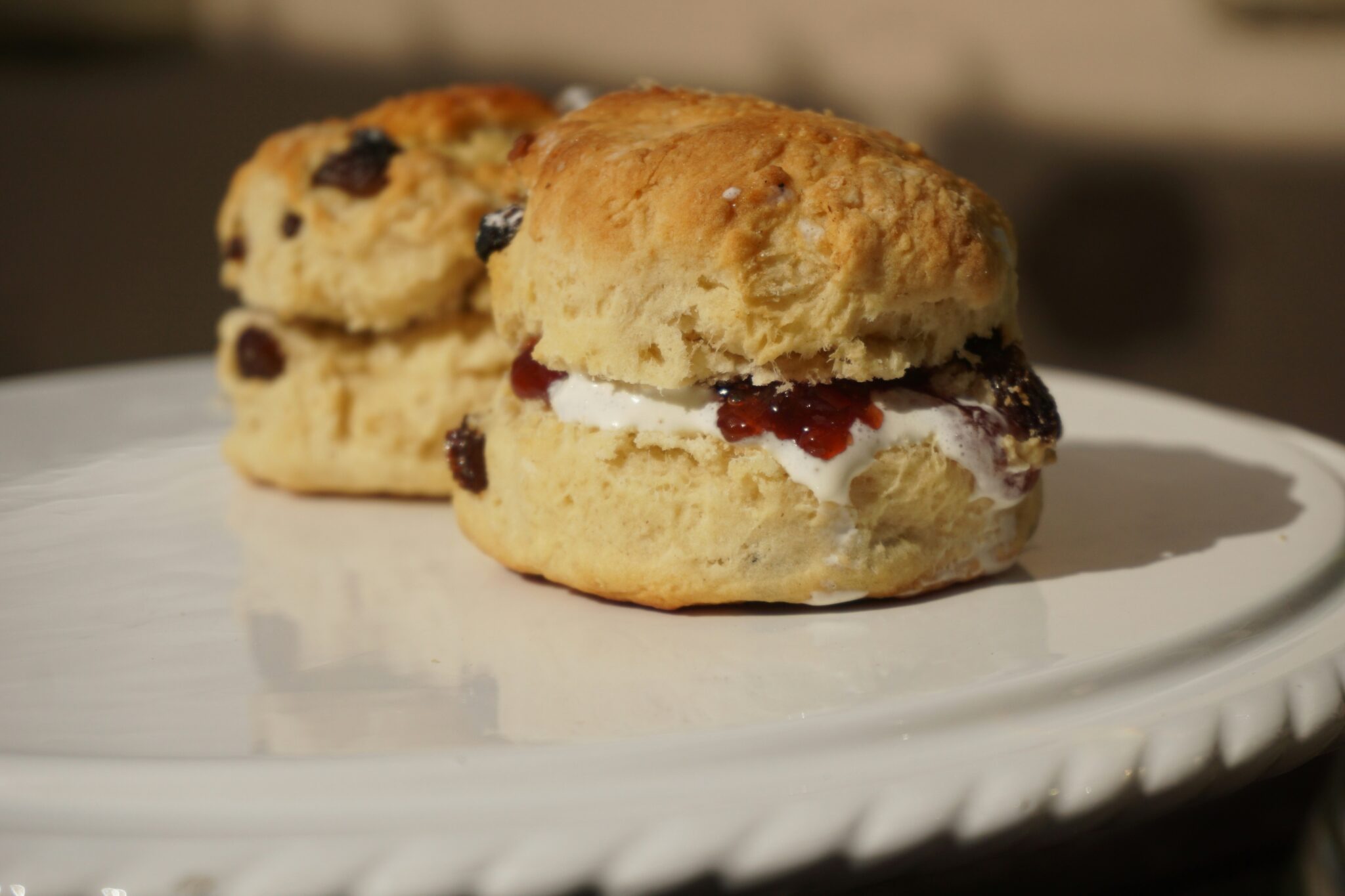 Wat is clotted cream? Scones met clotted cream