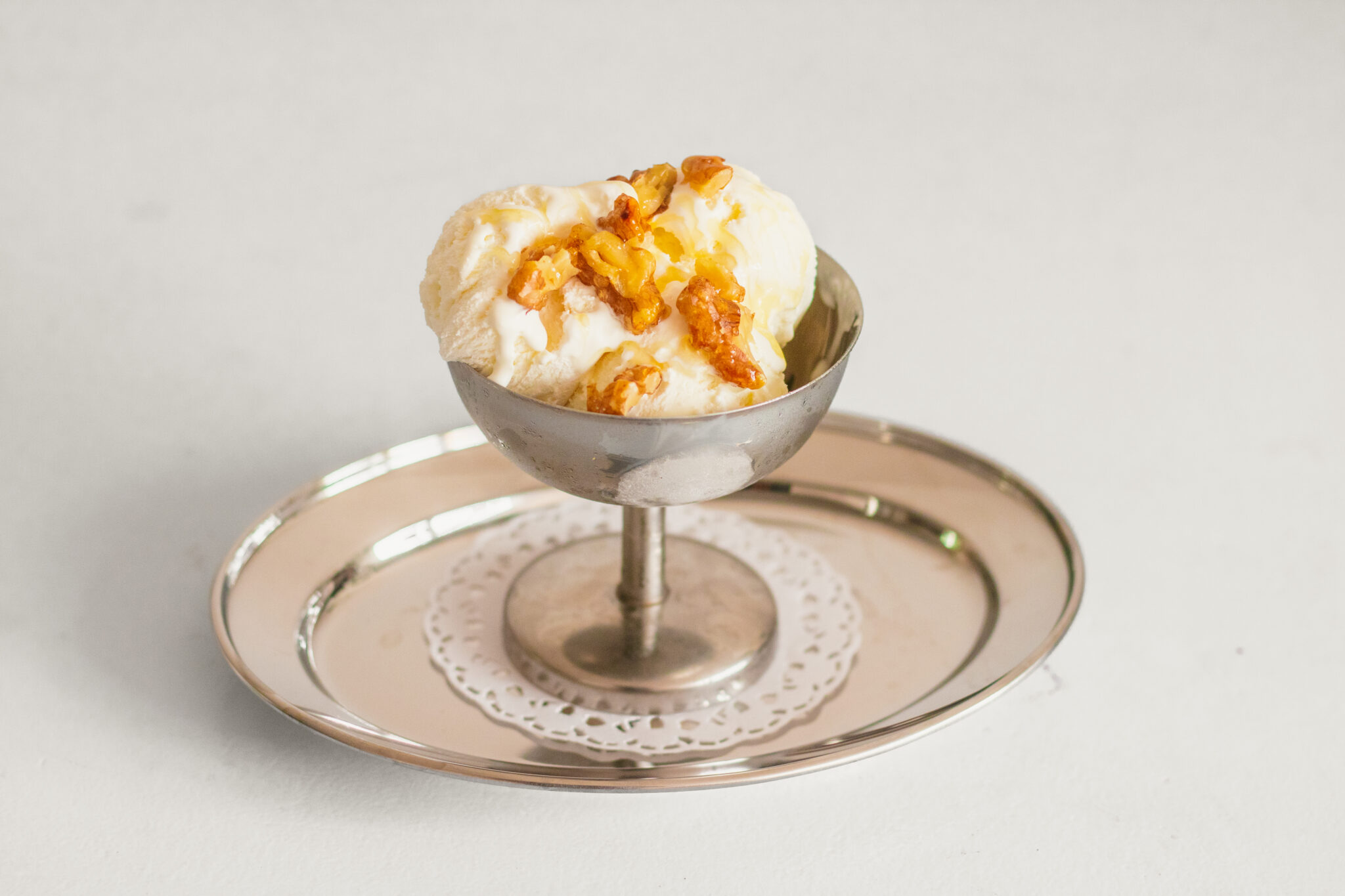 Yoghurtijs maken zonder ijsmachine / Grieks yoghurtijs met walnoten en honing