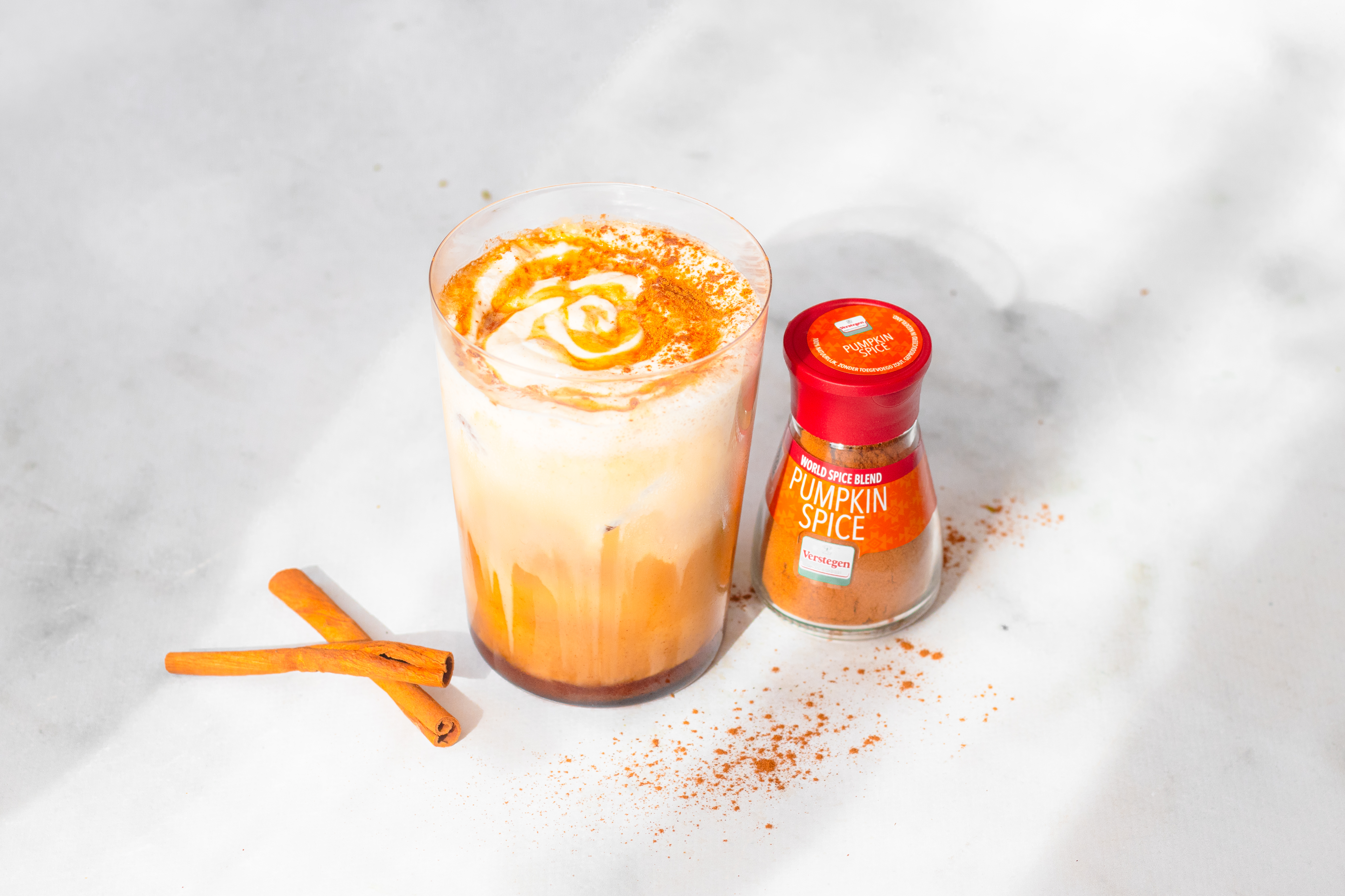 Pumpkin spice latte | pumpkin spice cinnamon roll latte | pumpkin spice siroop maken